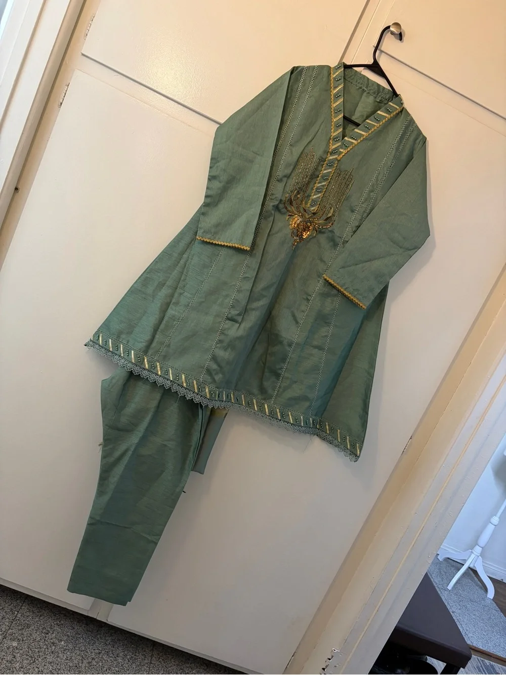 Pakistani Embroidered Seafoam Green Kurta Set